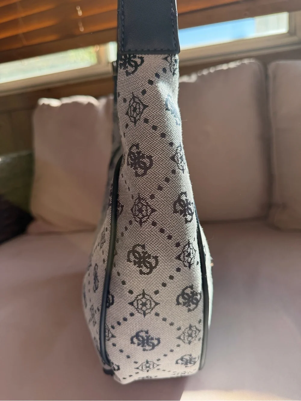 GUESS signature patterned hobo
